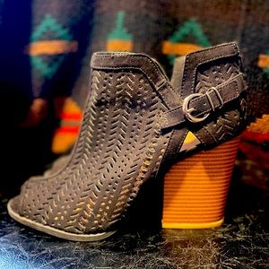 VENUS peep toe size 10